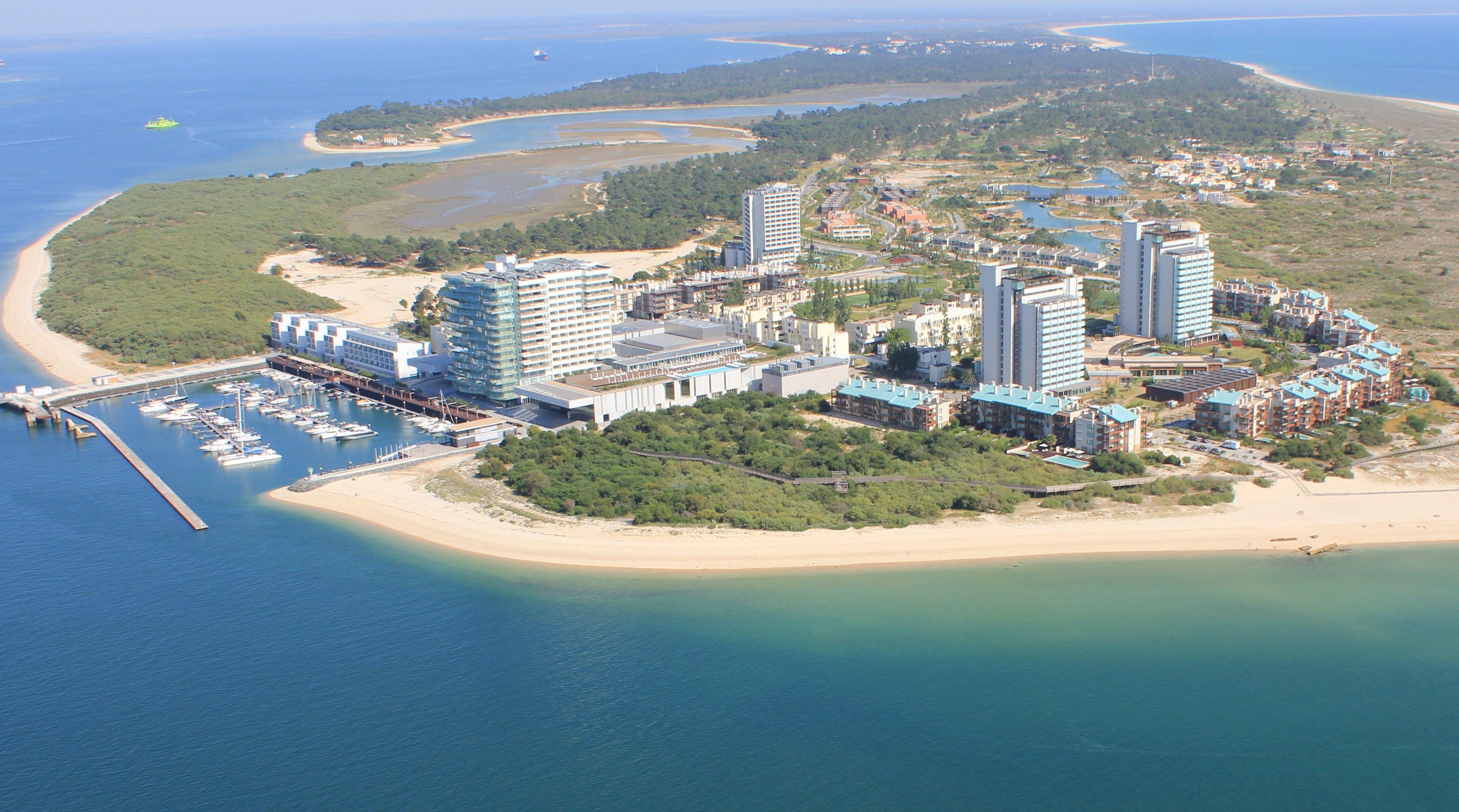 アクアルズ トロイア ラゴア ホテル&アパートメンツ S ホテルズ コレクション エクステリア 写真 Aerial view of Umhlanga Rocks